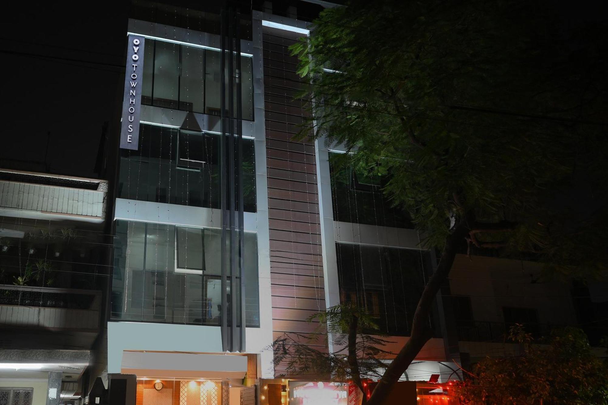Townhouse Oak Hotel Ar Ganges Premium - Varanasi, Varanasi